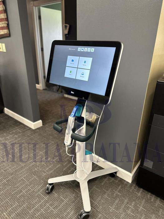 iTero Lumina Intraoral Scanner scanning